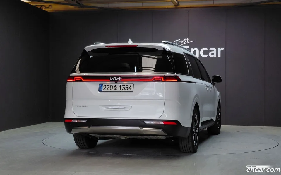 Kia Carnival 9 2023 — thumbnail 4
