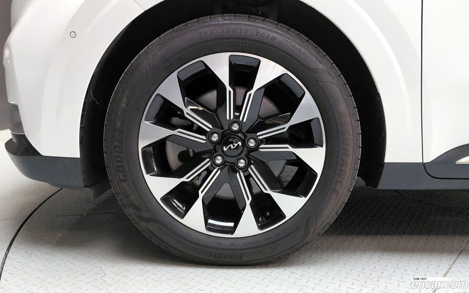 Kia Carnival 9 2023 — thumbnail 5