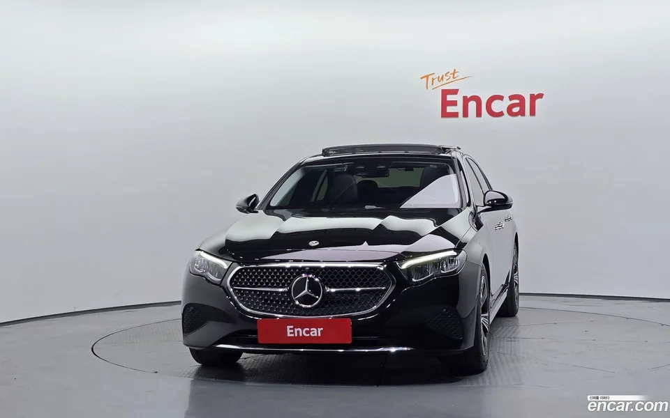 Mercedes-Benz E-Class E200 2025 — thumbnail 3