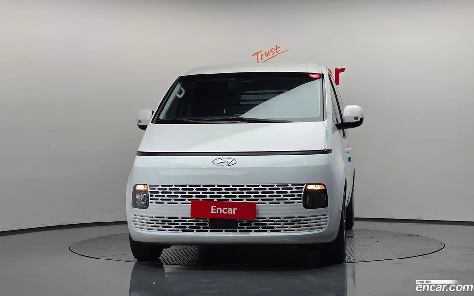 Hyundai Staria L3.5 3 2023 — thumbnail 3