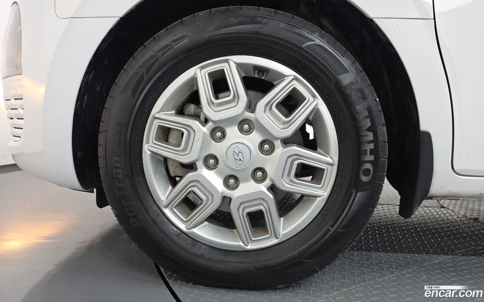 Hyundai Staria L3.5 3 2023 — thumbnail 5