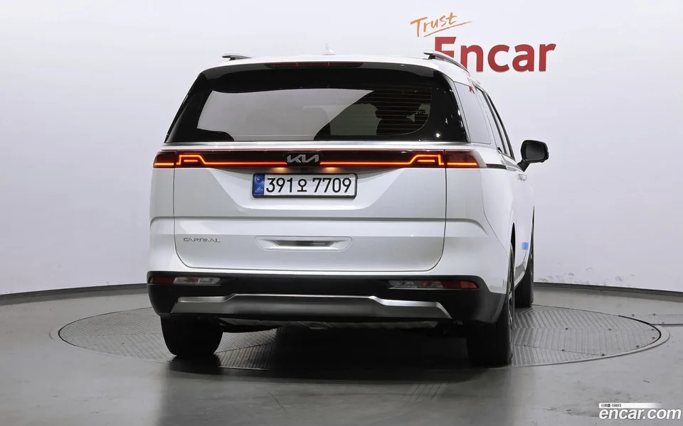 Kia Carnival 9 2023 — thumbnail 4