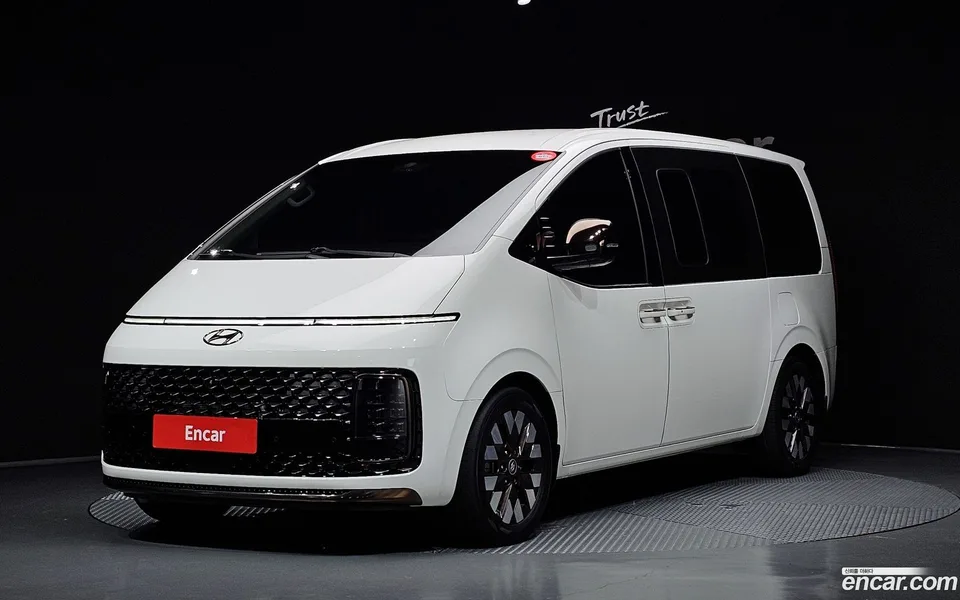 Hyundai Staria 9 2022 — photo 1, buy with delivery to Moscow