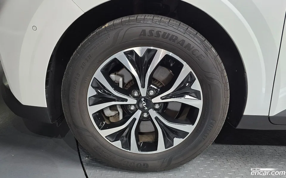Kia Carnival 9 2023 — thumbnail 2