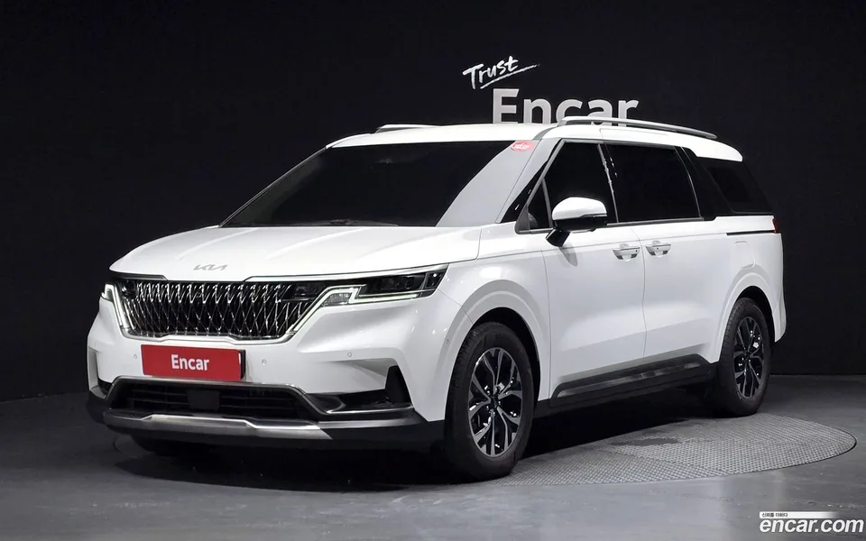 Kia Carnival 9 2023 — photo 1, buy with delivery to Moscow