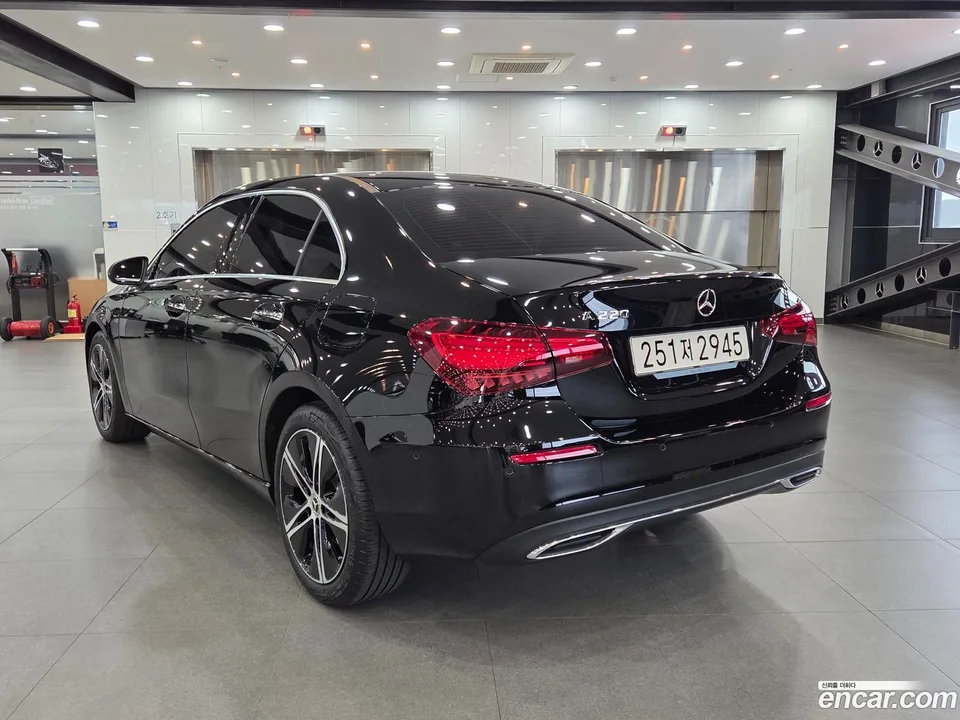 Mercedes-Benz A-Class A220 2025 — thumbnail 2