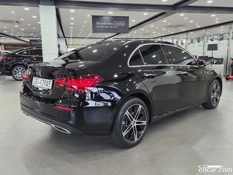 Mercedes-Benz A-Class A220 2025 — thumbnail 4