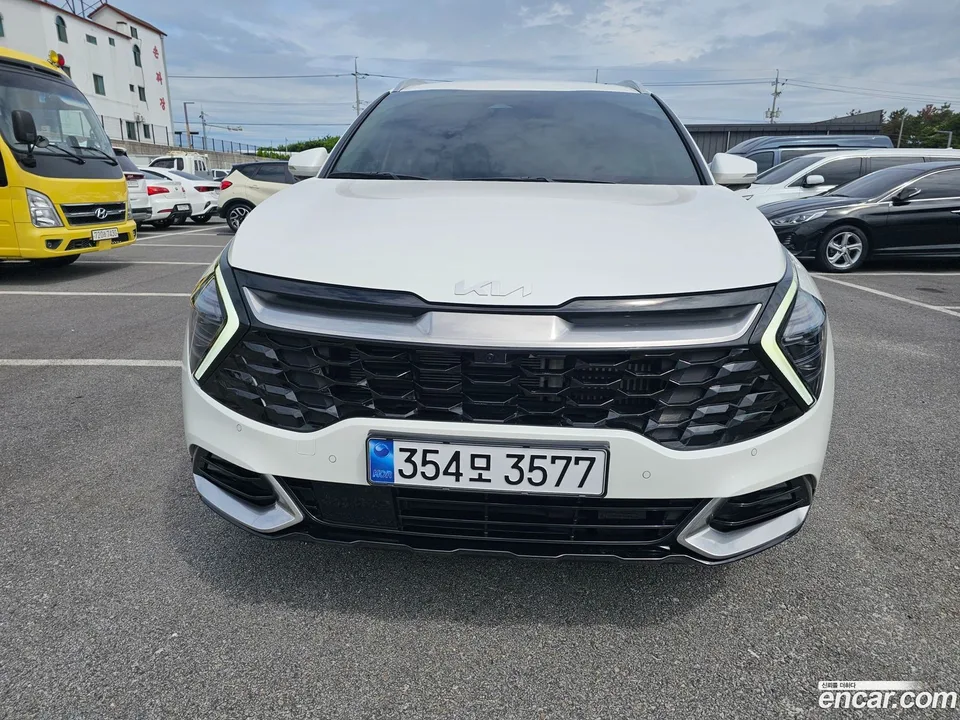 Kia Sportage Hybrid 2WD 2023 — photo 1, buy with delivery to Moscow