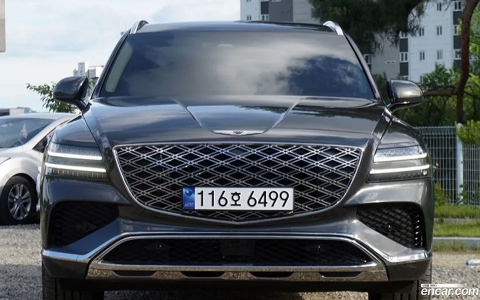 Genesis GV80 2.5T 2WD 2025 — photo 1, buy with delivery to Moscow