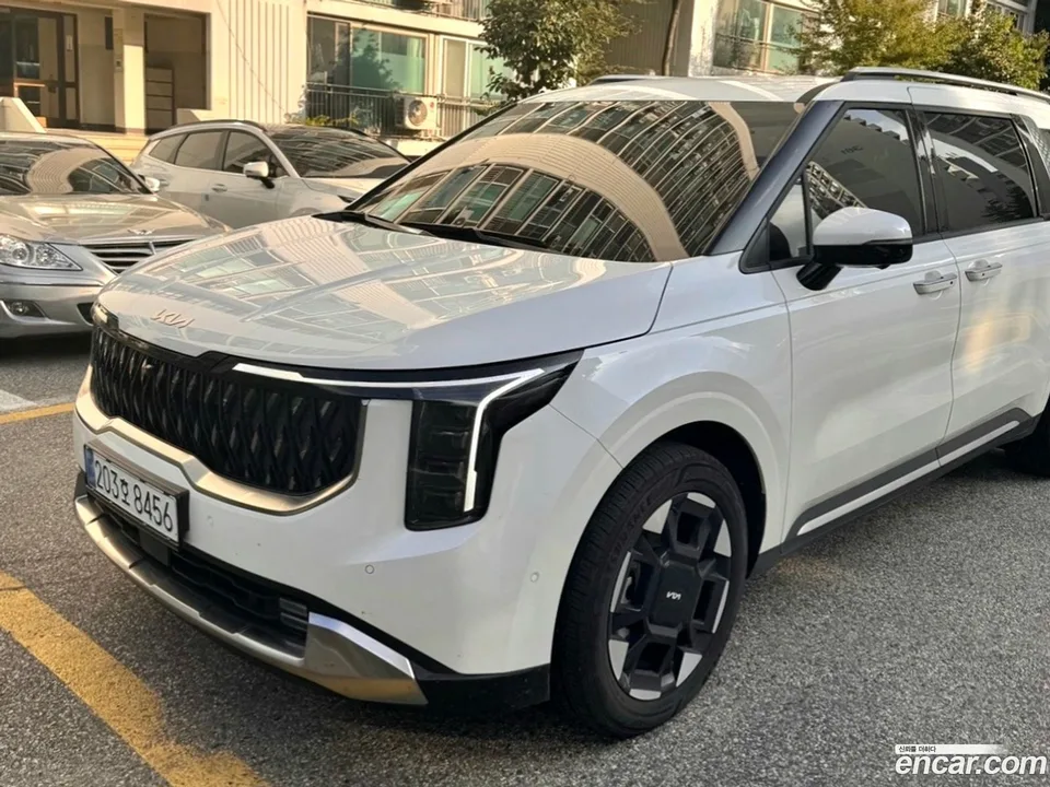 Kia Carnival HEV 9 2025 — photo 1, buy with delivery to Moscow