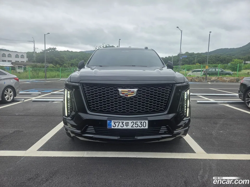 Cadillac Escalade 6.2 2025 — photo 1, buy with delivery to Moscow