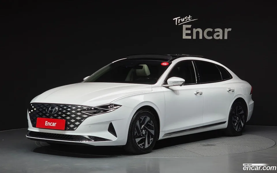 Hyundai Grandeur IG Hybrid 2022 — photo 1, buy with delivery to Moscow