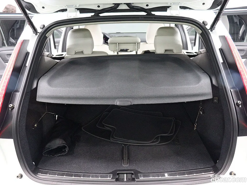 Volvo XC40 B4 2024 — миниатюра 2