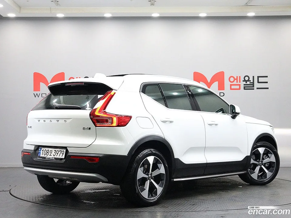 Volvo XC40 B4 2024 — миниатюра 3