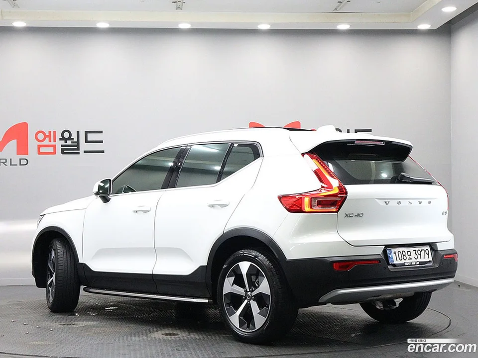 Volvo XC40 B4 2024 — миниатюра 4