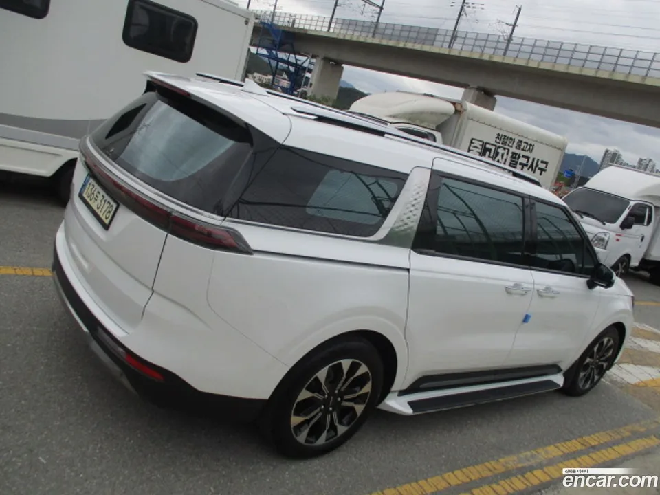 Kia Carnival 7 2023 — thumbnail 2