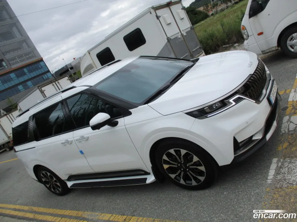 Kia Carnival 7 2023 — thumbnail 3