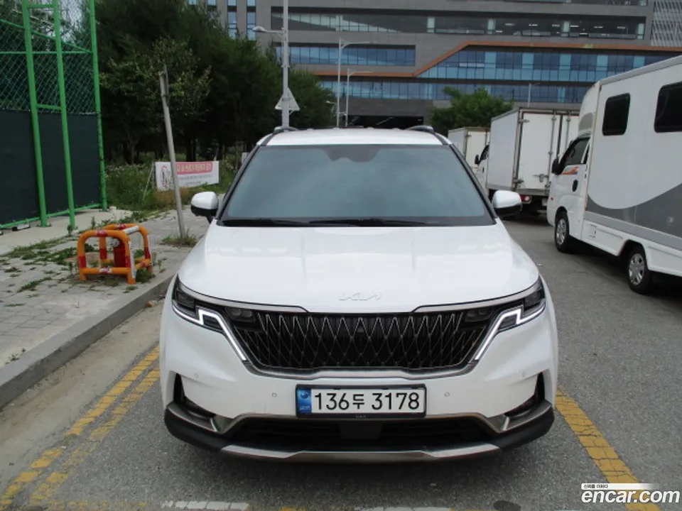 Kia Carnival 7 2023 — photo 1, buy with delivery to Moscow