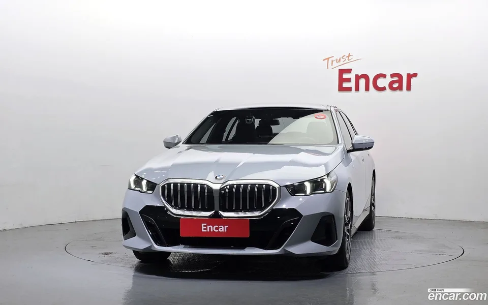 BMW 5 Series 520i M 2024 — thumbnail 3