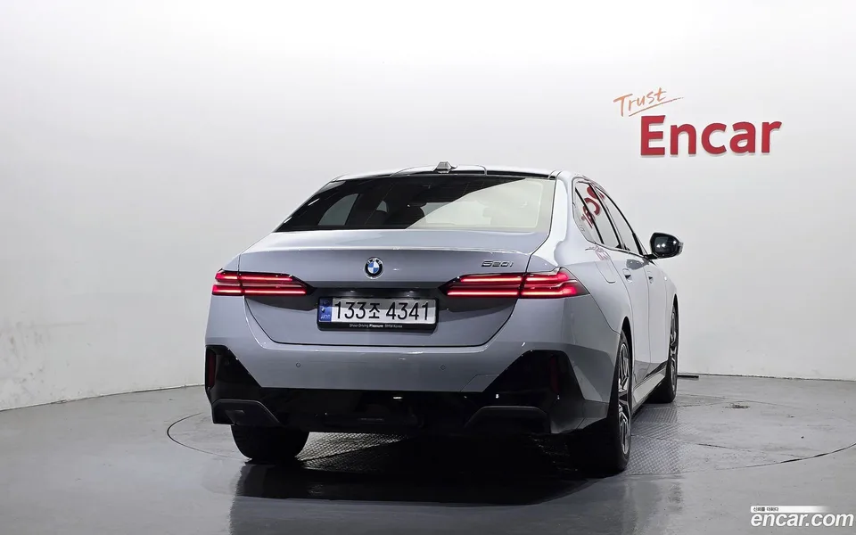 BMW 5 Series 520i M 2024 — thumbnail 4