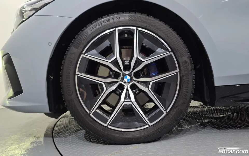 BMW 5 Series 520i M 2024 — thumbnail 5