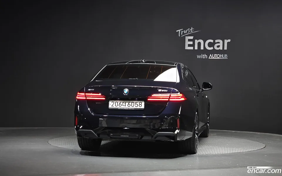 BMW 5 Series 530i xDrive M 2024 — thumbnail 4