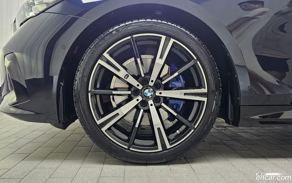 BMW 5 Series 530i xDrive M 2024 — thumbnail 5