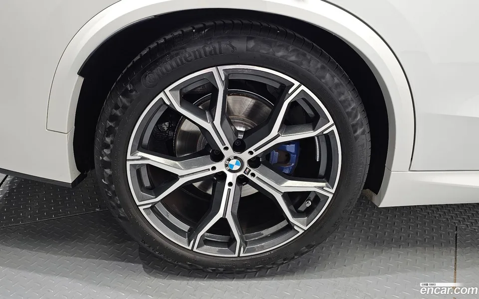 BMW X5 xDrive 40i M 2025 — thumbnail 2