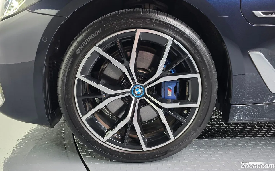 BMW 5 Series 530e M 2022 — thumbnail 5