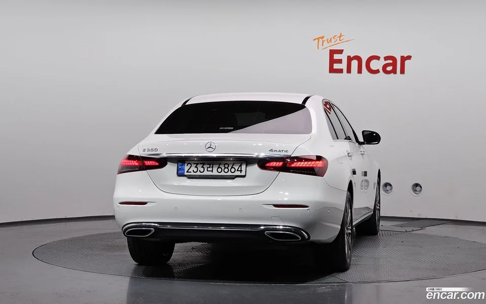 Mercedes-Benz E-Class E350 4MATIC 2022 — thumbnail 4