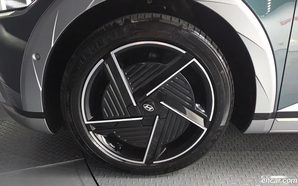 Hyundai Ioniq 5 AWD 2024 — thumbnail 2