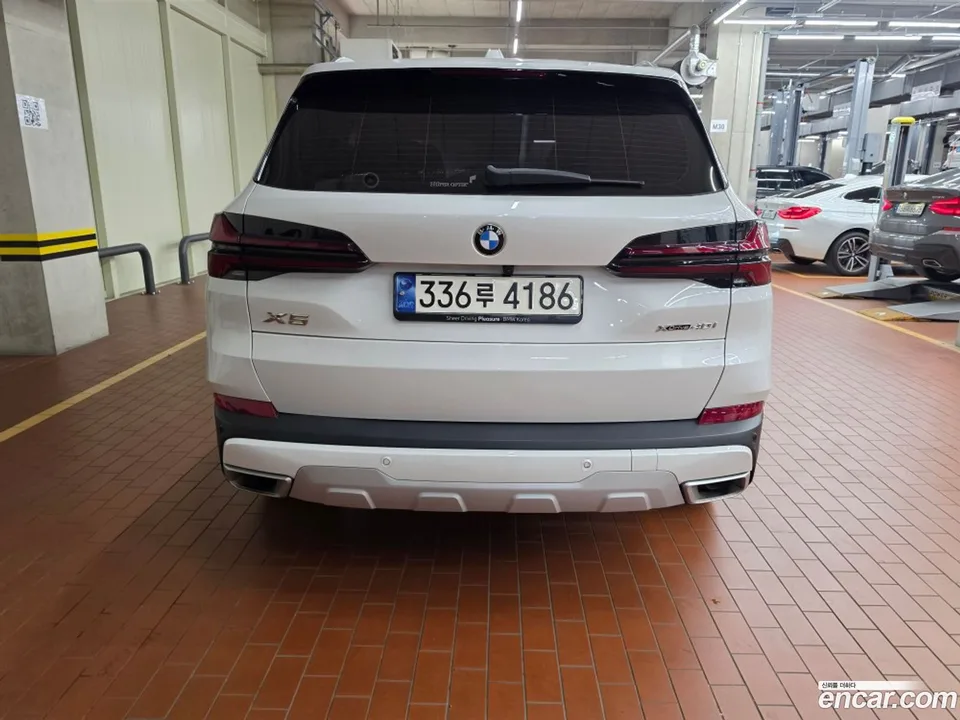 BMW X5 xDrive 40i xLine 2023 — thumbnail 3