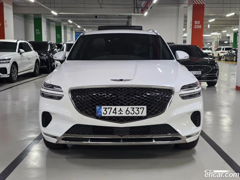 Genesis GV70 2.5T 2WD 2023 — фото 1, купить с доставкой в Москву