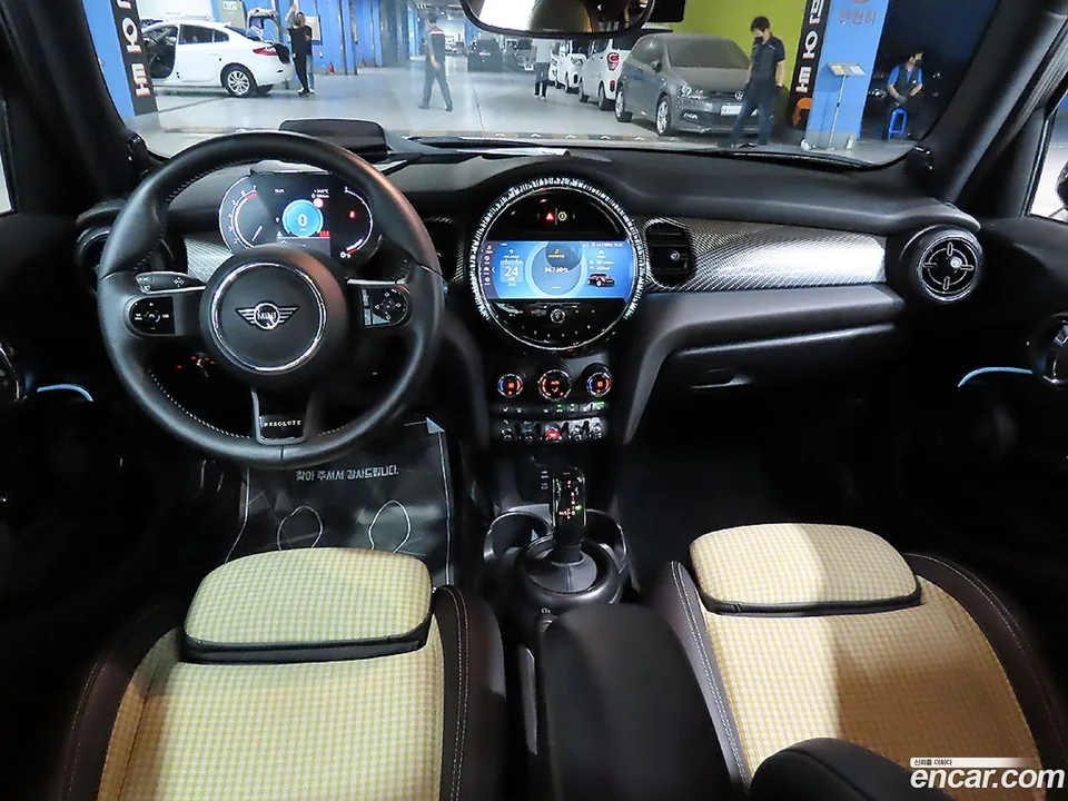 MINI Cooper S 2023 — thumbnail 2