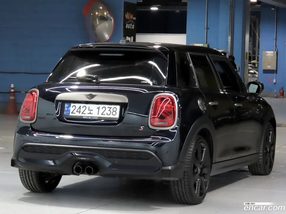 MINI Cooper S 2023 — thumbnail 4