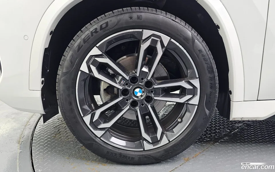 BMW X1 xDrive 20i M 2024 — thumbnail 2