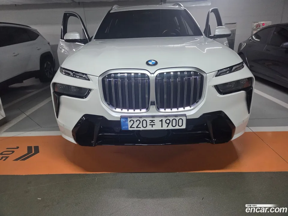 BMW X7 xDrive 40i M 7 2024 — photo 1, buy with delivery to Moscow