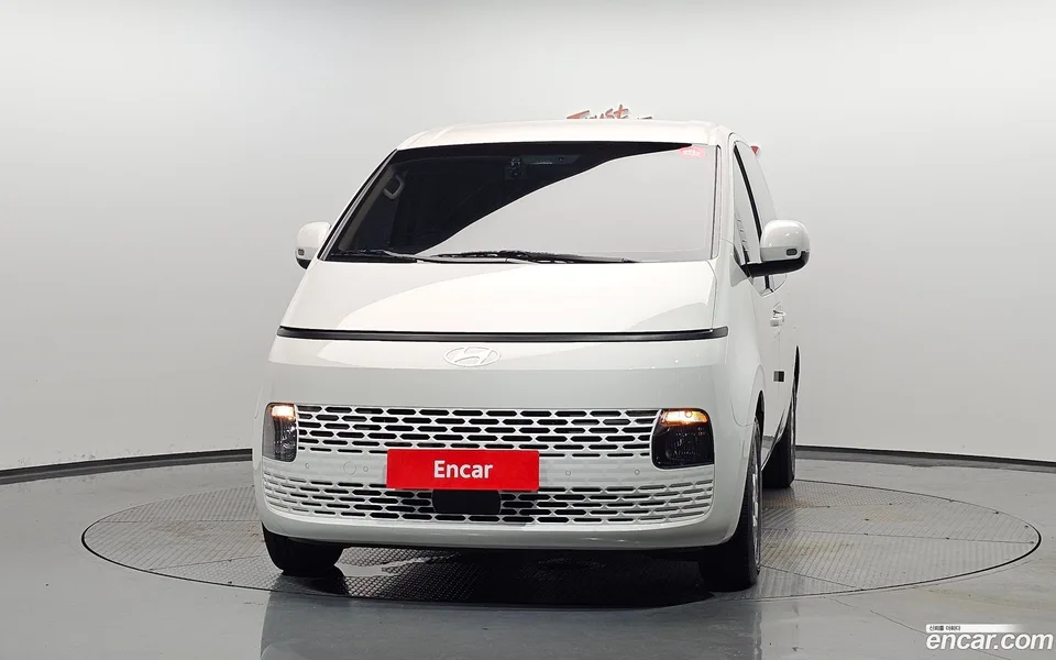 Hyundai Staria 3 2025 — thumbnail 3