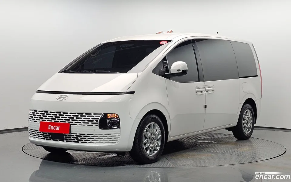 Hyundai Staria 3 2025 — photo 1, buy with delivery to Moscow