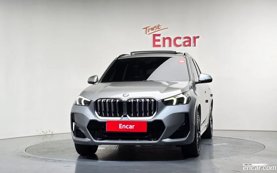 BMW iX1 xDrive 30 M 2023 — thumbnail 3
