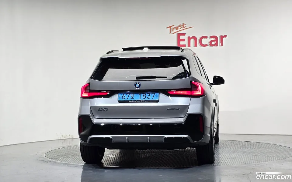 BMW iX1 xDrive 30 M 2023 — thumbnail 4