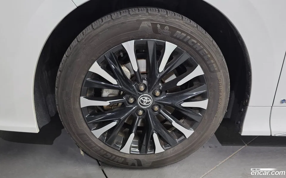 Toyota Alphard 2.5 HEV AWD 2024 — thumbnail 2