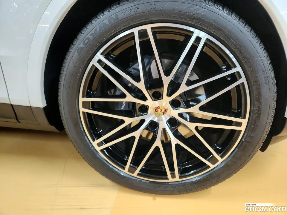 Porsche Cayenne 3.0 2023 — thumbnail 4