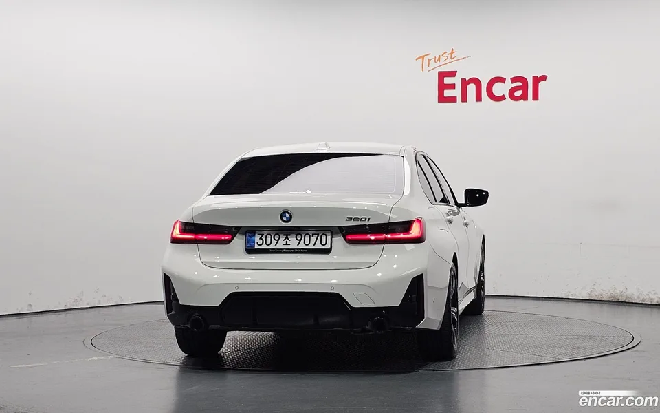 BMW 3 Series 320i M 2025 — thumbnail 4