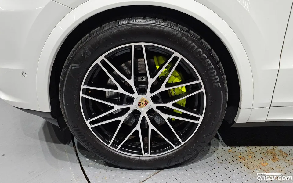 Porsche Cayenne 3.0 E- 2024 — thumbnail 2