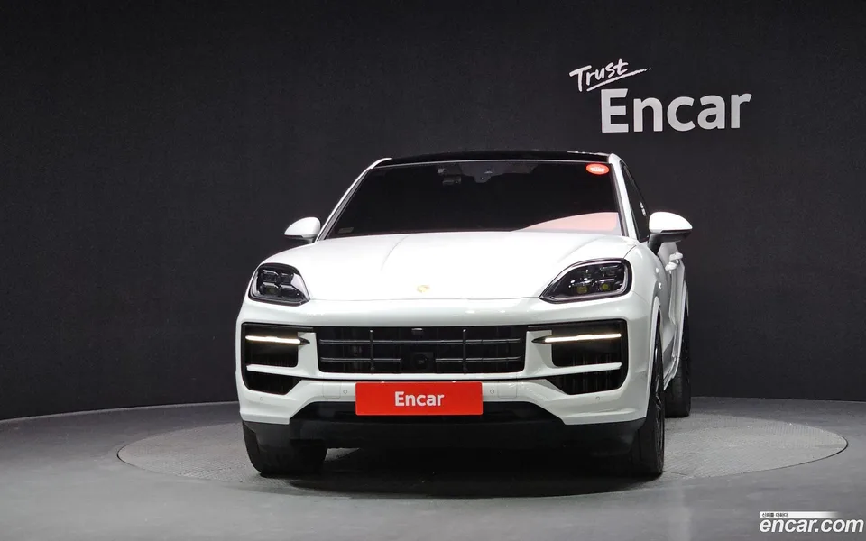 Porsche Cayenne 3.0 E- 2024 — thumbnail 3