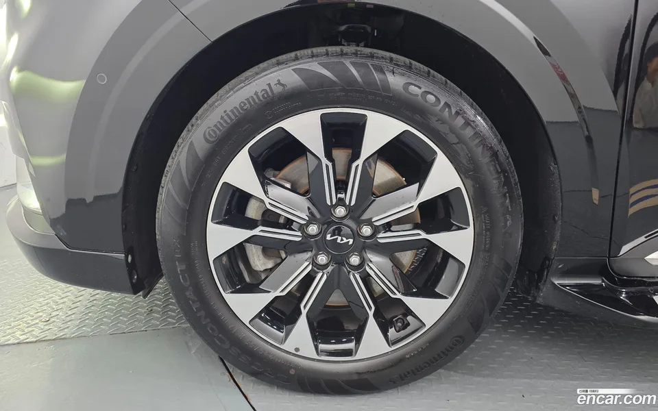 Kia Carnival 7 2023 — thumbnail 2