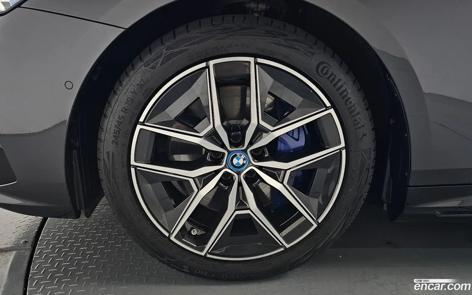 BMW i5 eDrive 40 M 2024 — thumbnail 2