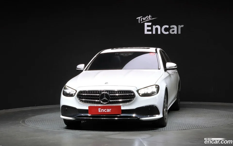Mercedes-Benz E-Class E250 2023 — thumbnail 3