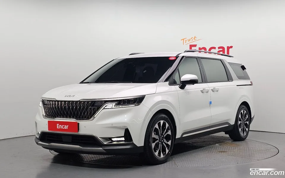 Kia Carnival 7 2023 — фото 1, купить с доставкой в Москву